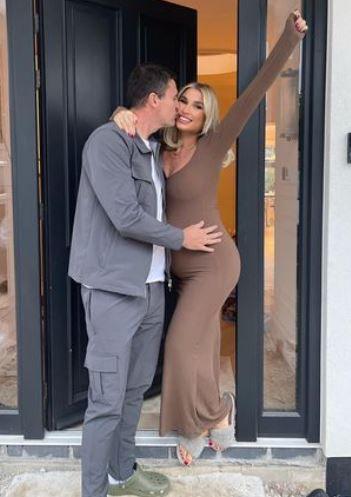 Entertainment News and Celebrity Gossip: Billie Faiers gifts her old home to her mum, after moving into new £1.4m mansion