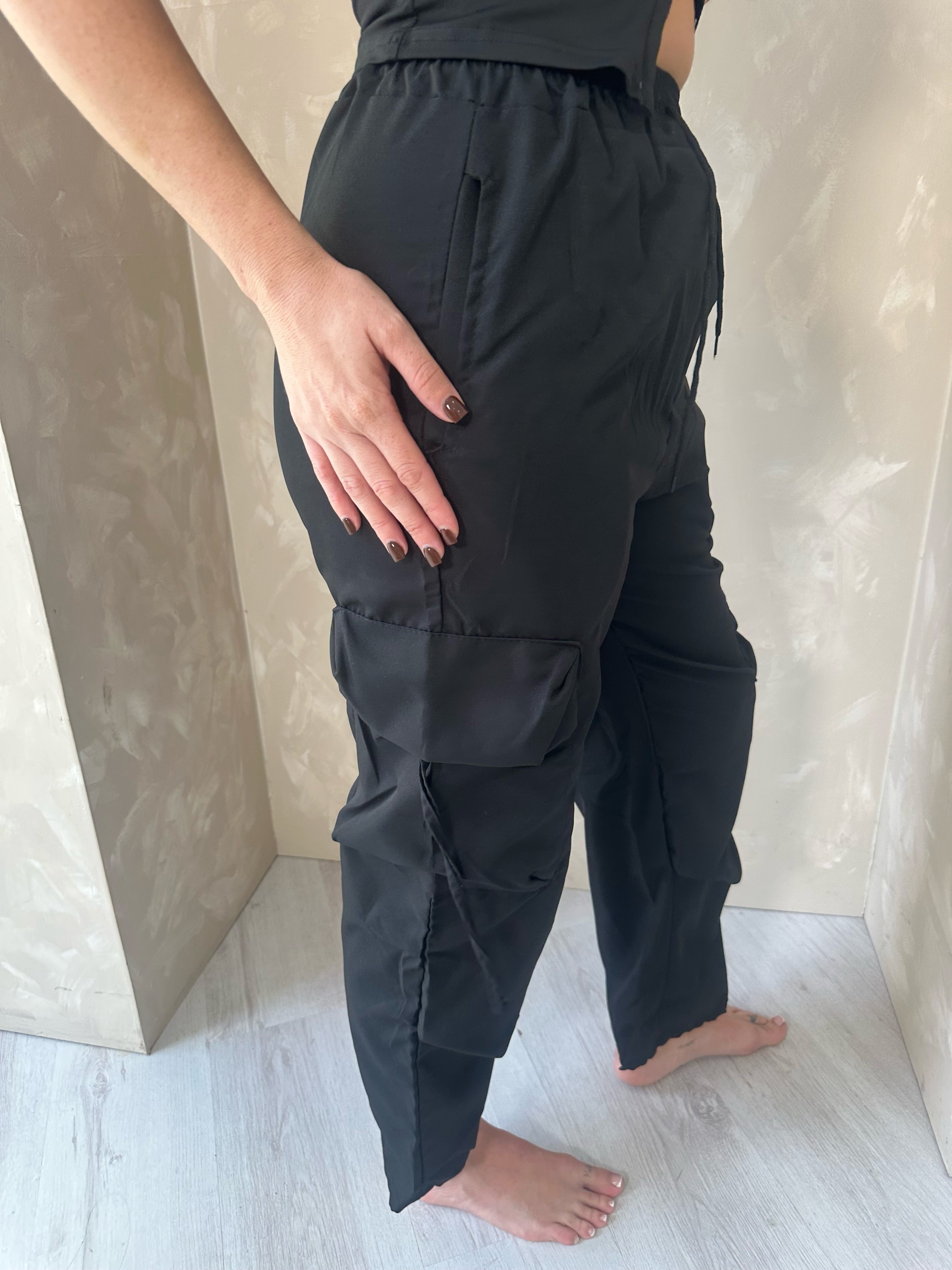Straight Leg Cargo Trousers in Black