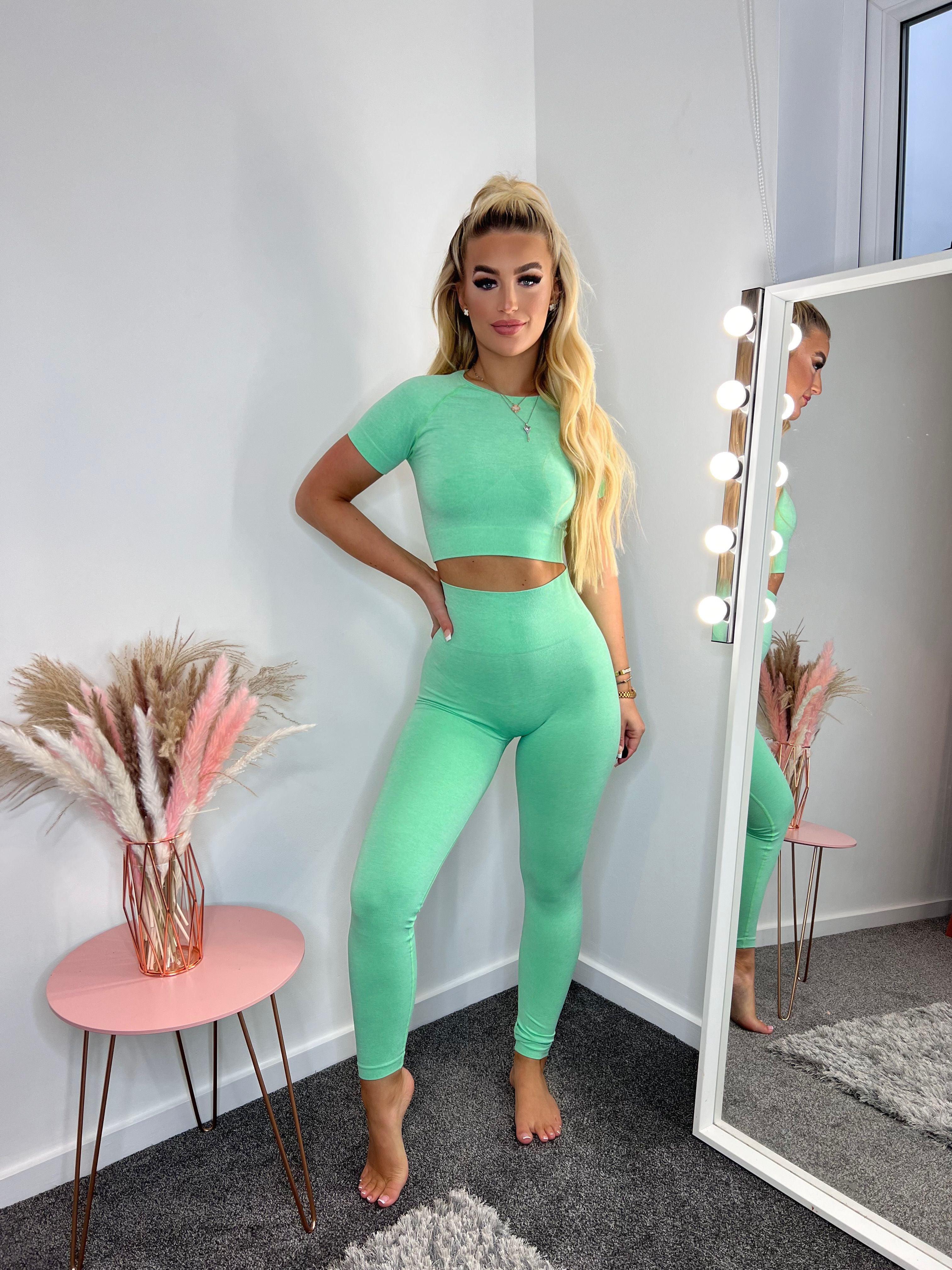 https://www.wattsthattrend.com/cdn/shop/products/the-perfect-form-leggings-in-green-watts-that-trend-1.jpg?v=1656285092